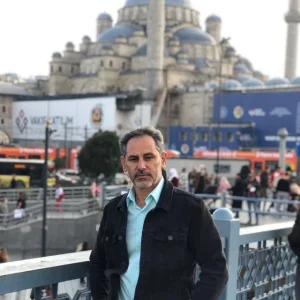 جابر کاظمی، متولد ۱۰ تیر ۱۳۵۲، یکی از معتبرترین فروشندگان لوازم یدکی خودرو در ایران است که سال‌ها تجربه در زمینه فروش قطعات خودرو دارد. او به عنوان نماینده رسمی ایساکو، انواع قطعات یدکی خودرو را به صورت خرده و عمده در اختیار مشتریان و تعمیرگاه‌ها قرار می‌دهد.